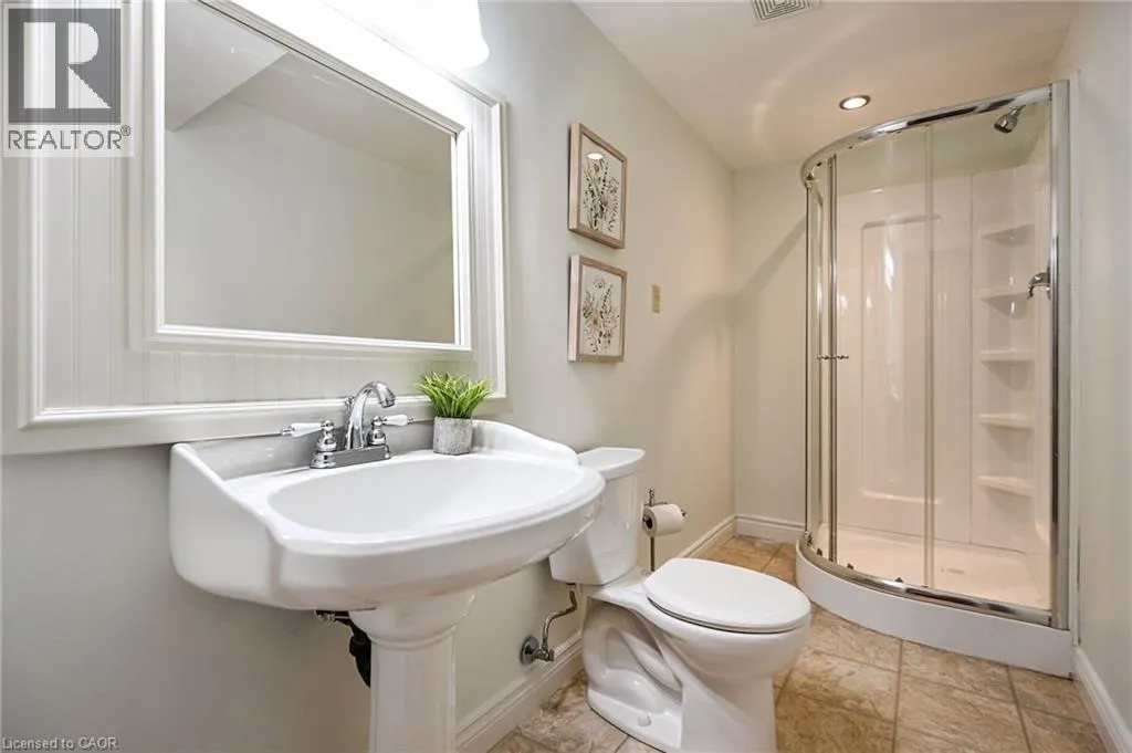 33 MACCOLL Place