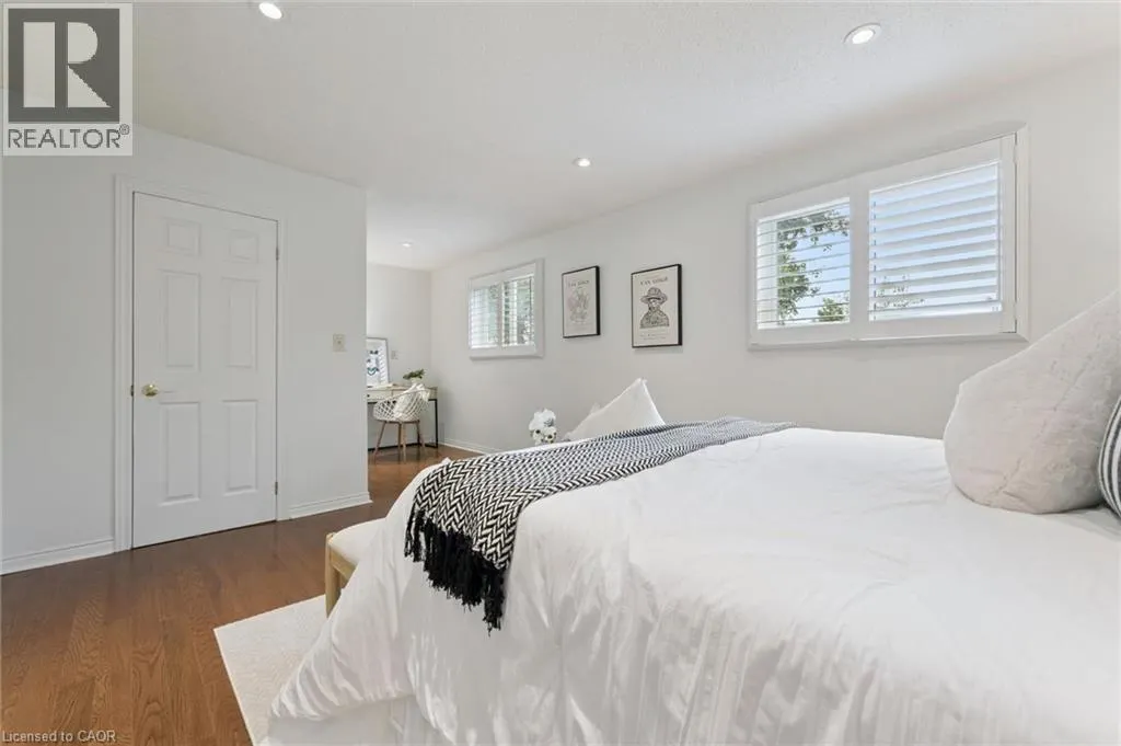 33 MACCOLL Place