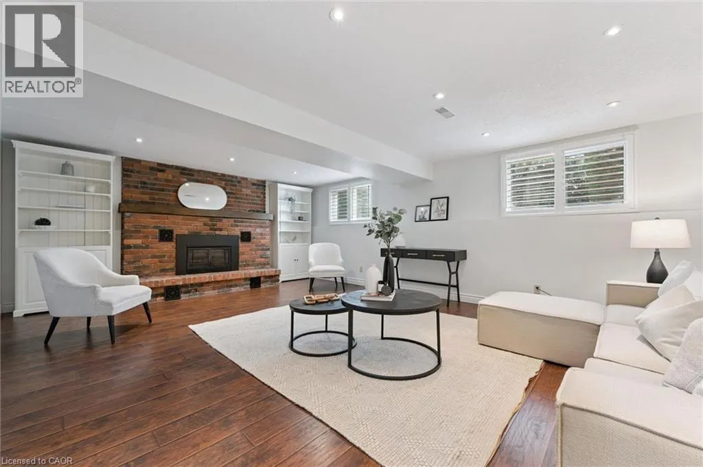 33 MACCOLL Place