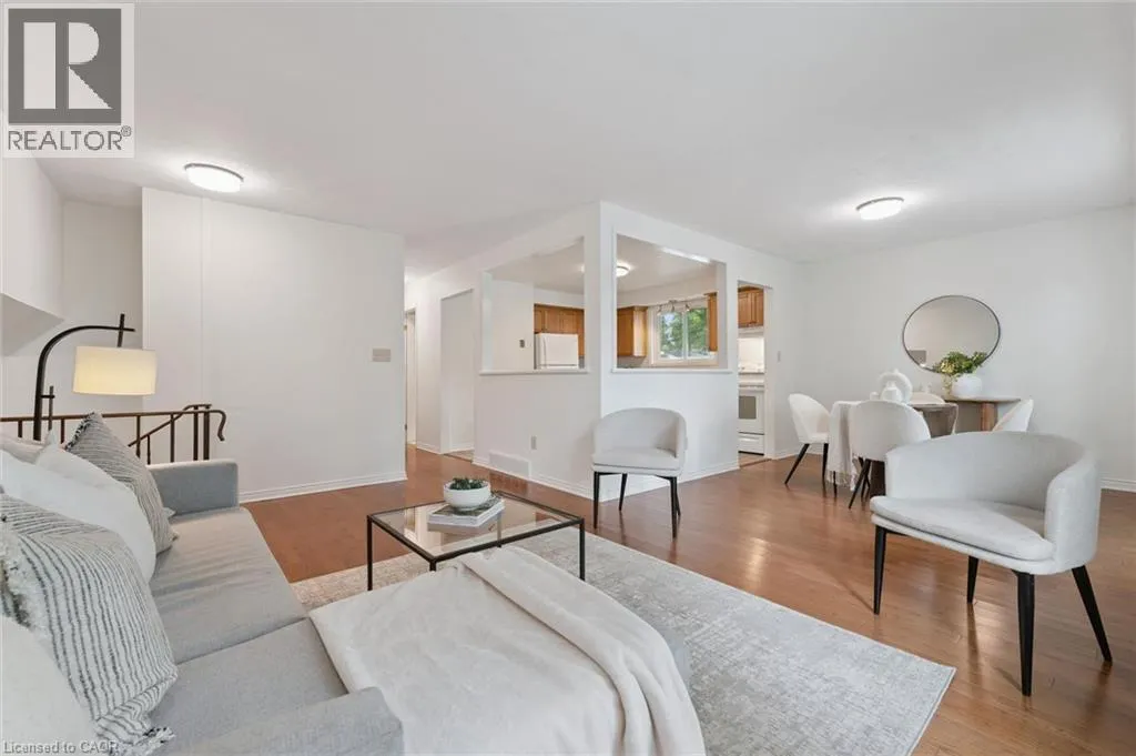33 MACCOLL Place