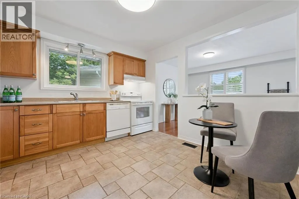 33 MACCOLL Place