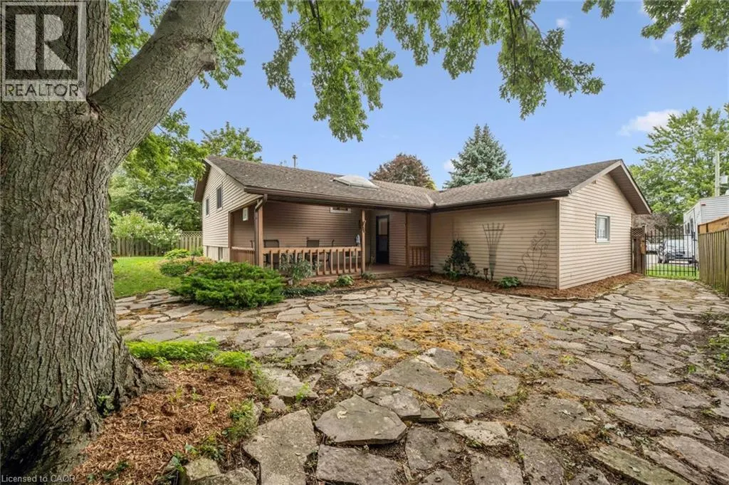 33 MACCOLL Place