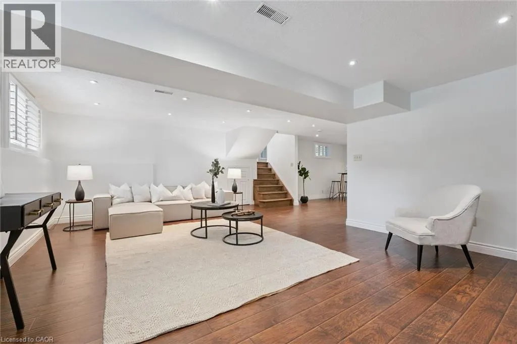 33 MACCOLL Place