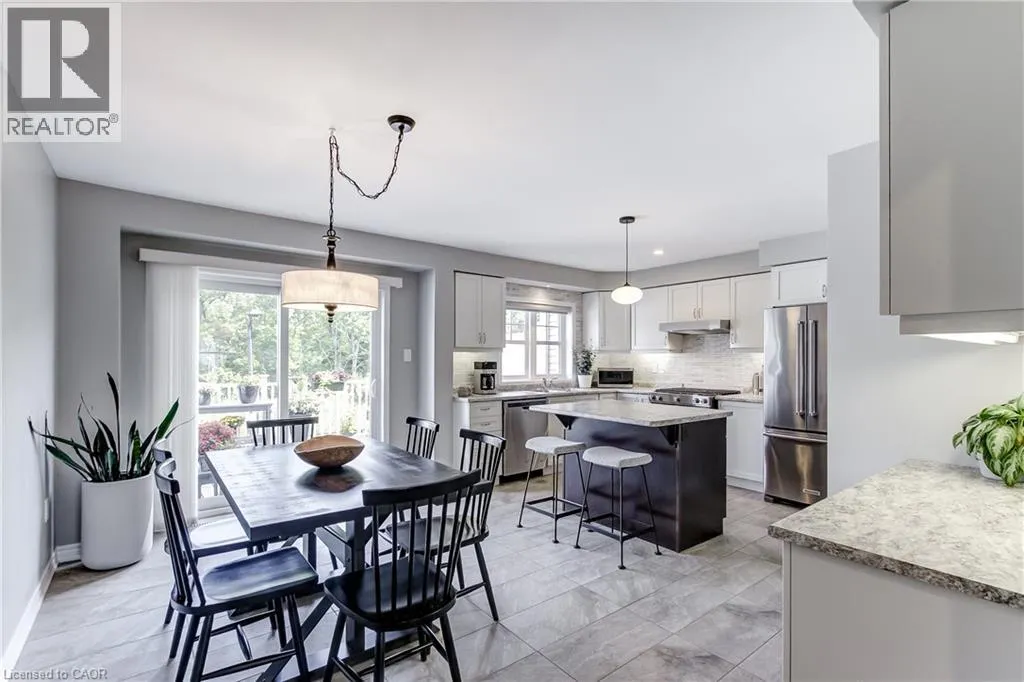 230 AVONSYDE Boulevard Unit# 3 #3