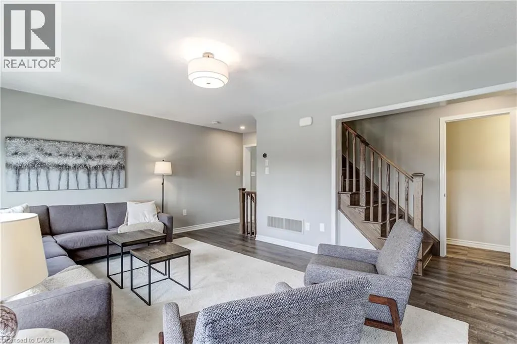 230 AVONSYDE Boulevard Unit# 3 #3