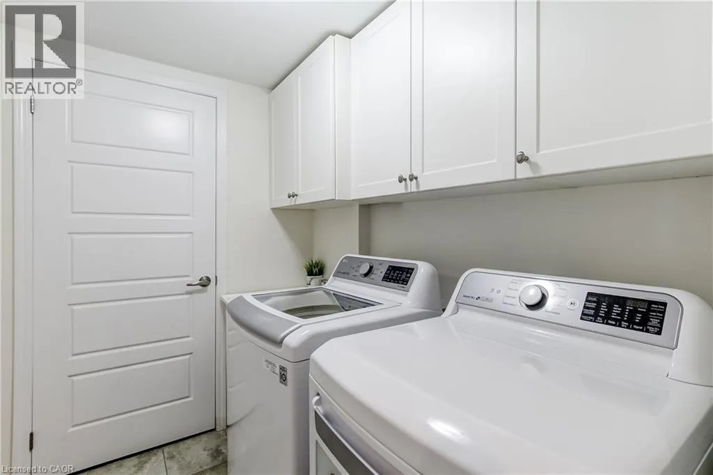 230 AVONSYDE Boulevard Unit# 3 #3