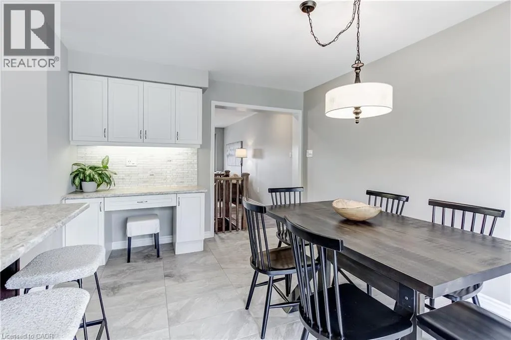 230 AVONSYDE Boulevard Unit# 3 #3