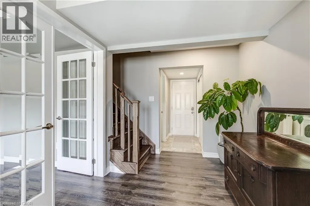 230 AVONSYDE Boulevard Unit# 3 #3