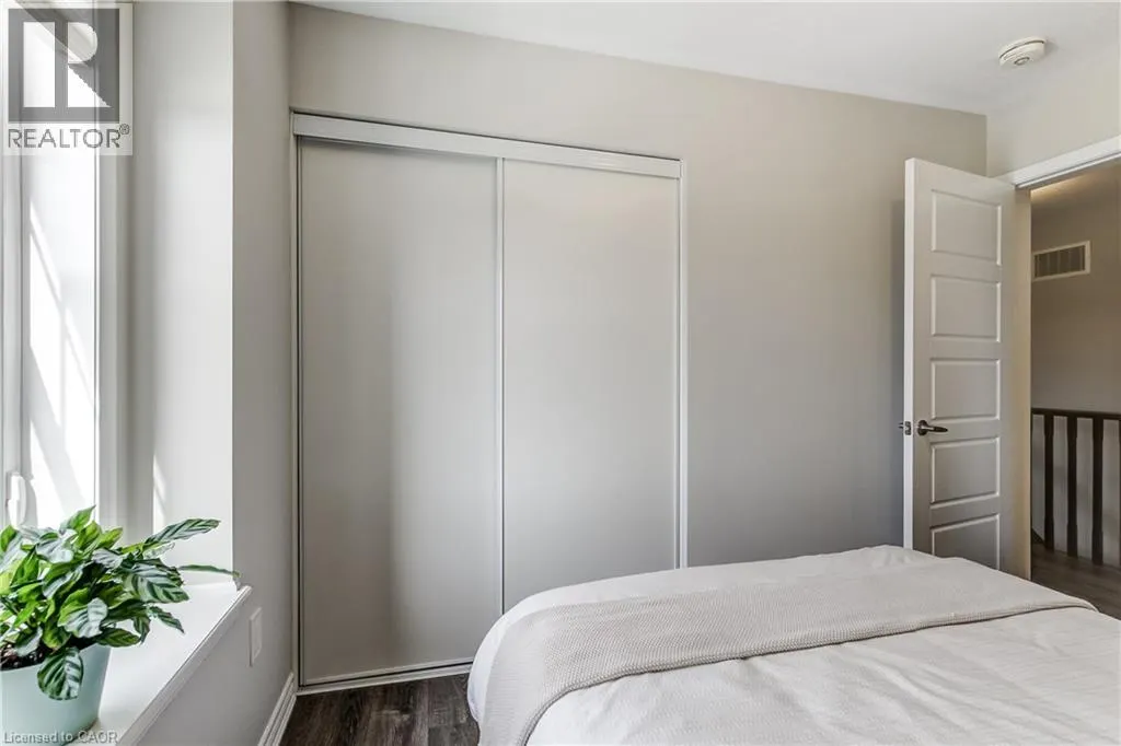 230 AVONSYDE Boulevard Unit# 3 #3