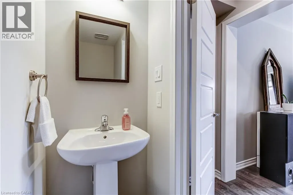 230 AVONSYDE Boulevard Unit# 3 #3