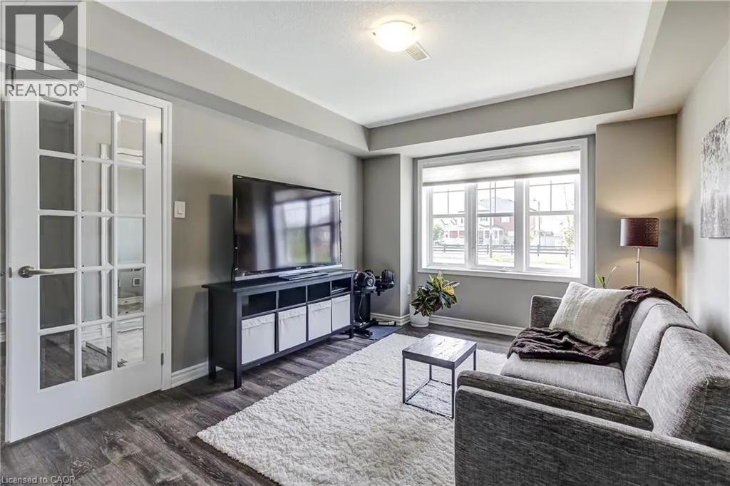 230 AVONSYDE Boulevard Unit# 3 #3
