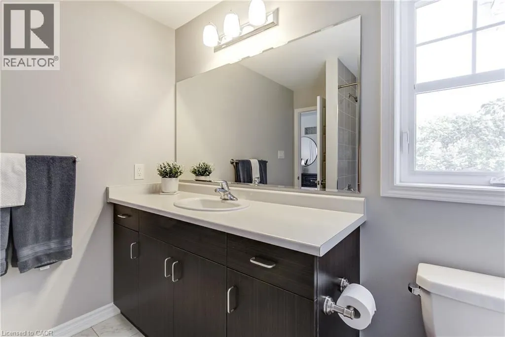 230 AVONSYDE Boulevard Unit# 3 #3