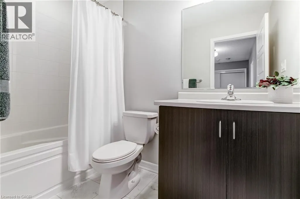 230 AVONSYDE Boulevard Unit# 3 #3