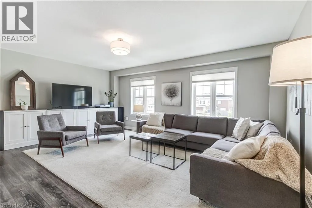 230 AVONSYDE Boulevard Unit# 3 #3