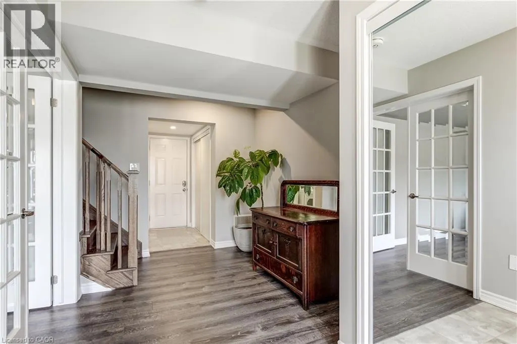 230 AVONSYDE Boulevard Unit# 3 #3