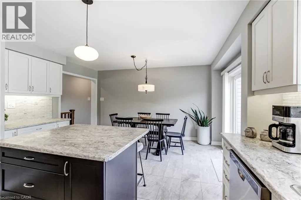 230 AVONSYDE Boulevard Unit# 3 #3