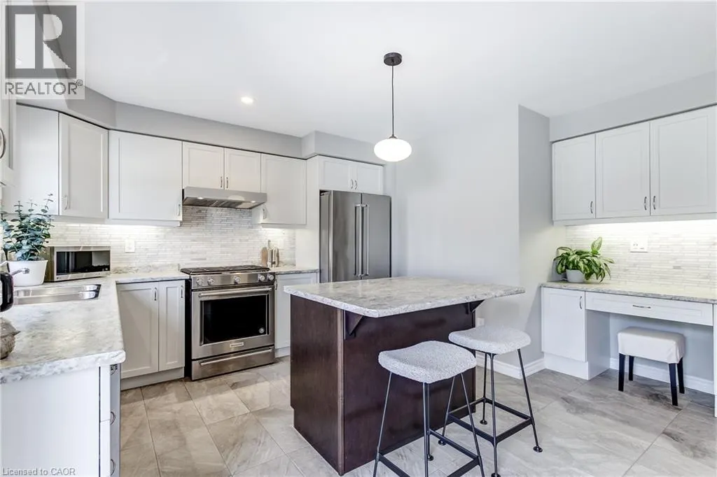 230 AVONSYDE Boulevard Unit# 3 #3