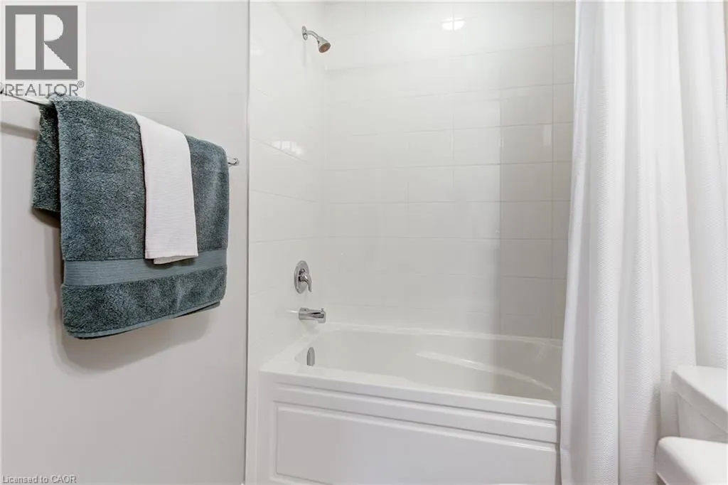 230 AVONSYDE Boulevard Unit# 3 #3