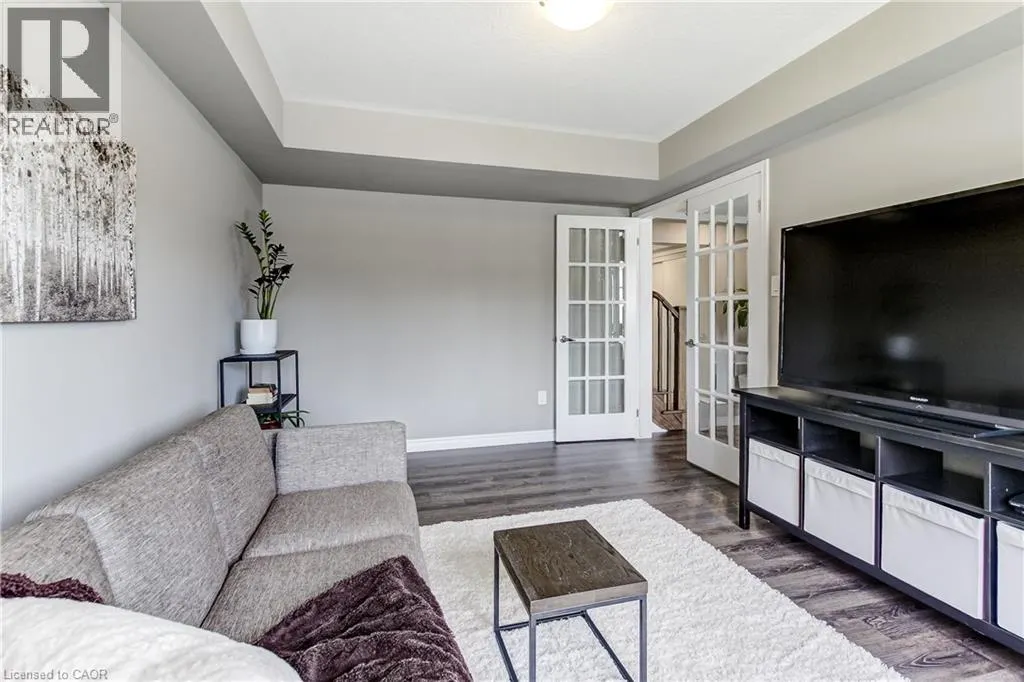 230 AVONSYDE Boulevard Unit# 3 #3