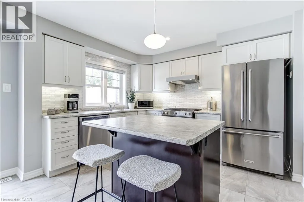 230 AVONSYDE Boulevard Unit# 3 #3