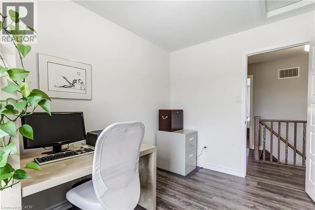 230 AVONSYDE Boulevard Unit# 3 #3