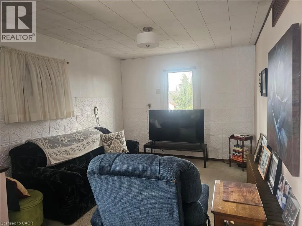 2340 WILSON Street W