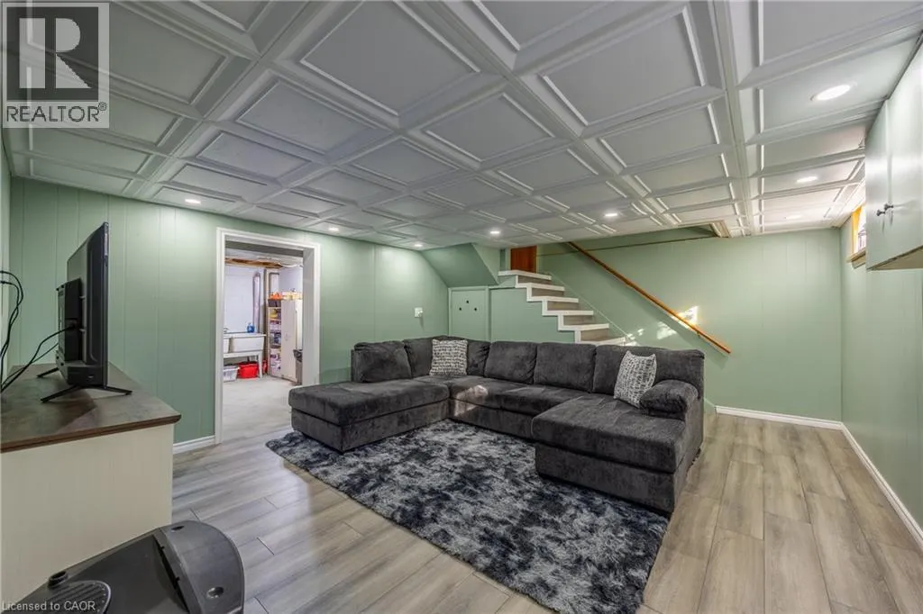 343 DELCREST Avenue