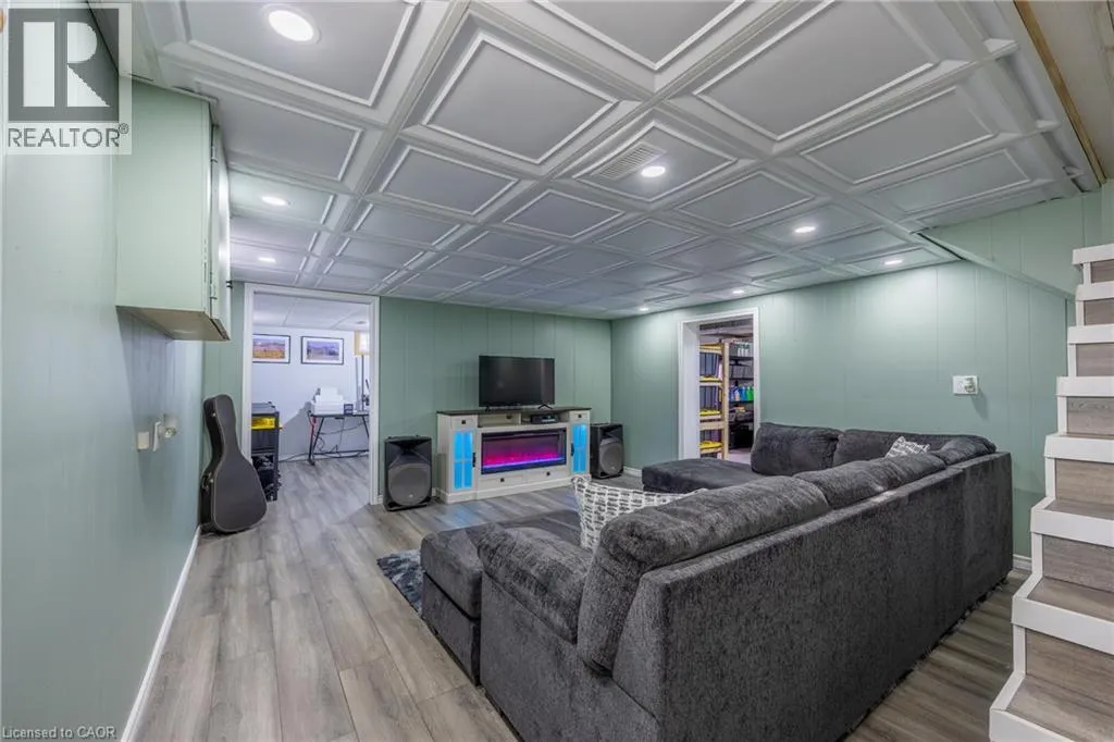 343 DELCREST Avenue