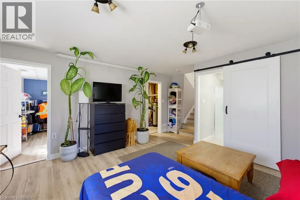 11 REDWOOD Road