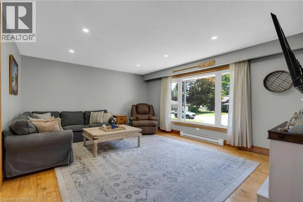 212 HAMILTON Drive
