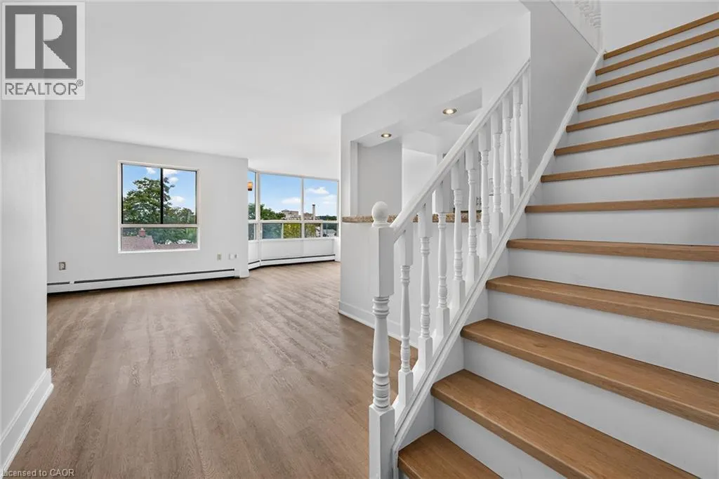 10 JOHN Street W Unit# 409 #409