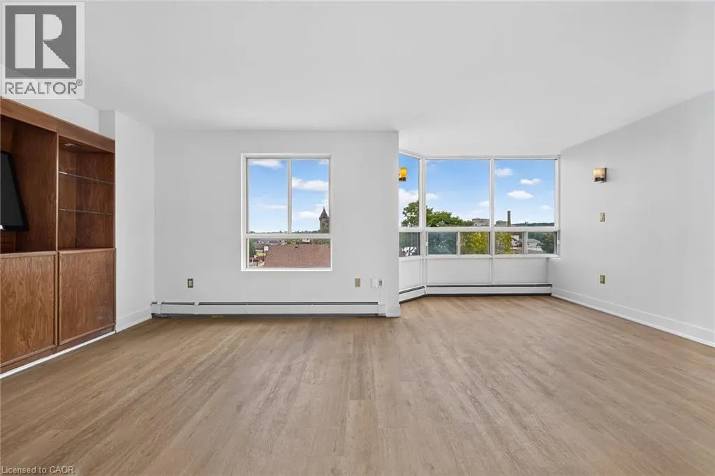 10 JOHN Street W Unit# 409 #409