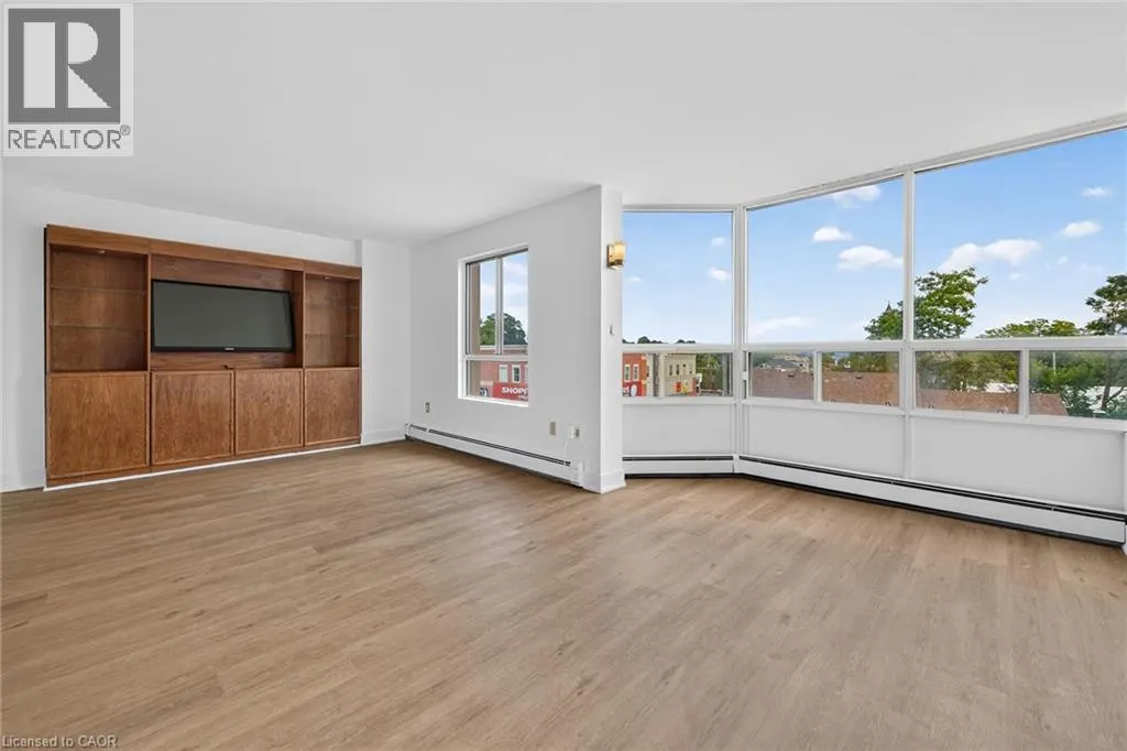 10 JOHN Street W Unit# 409 #409