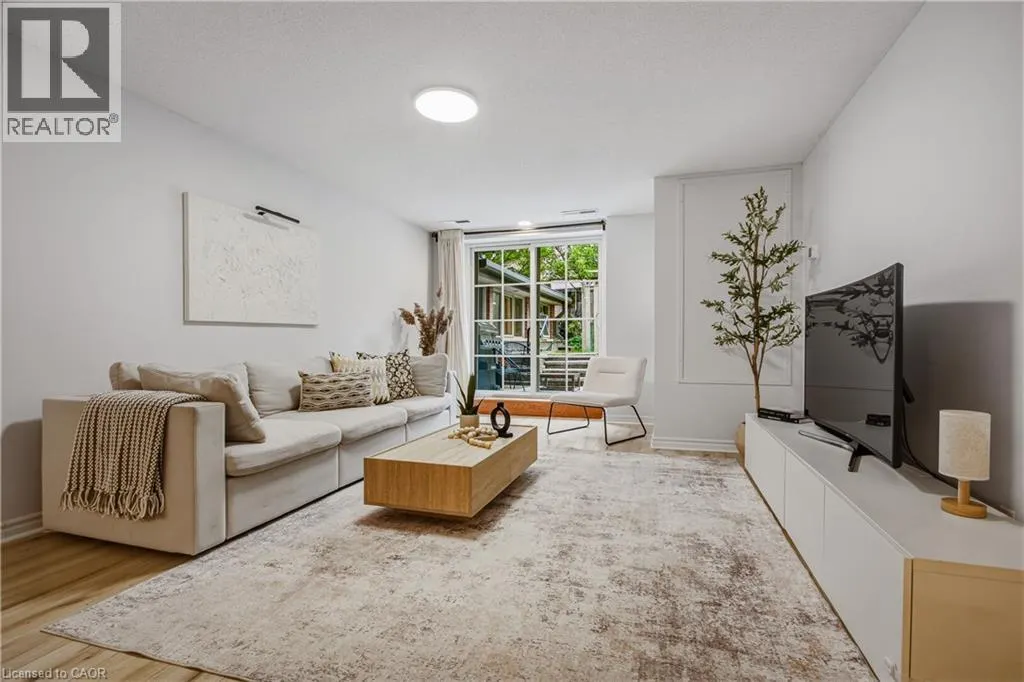 262 DUNDAS Street E Unit# 111 #111