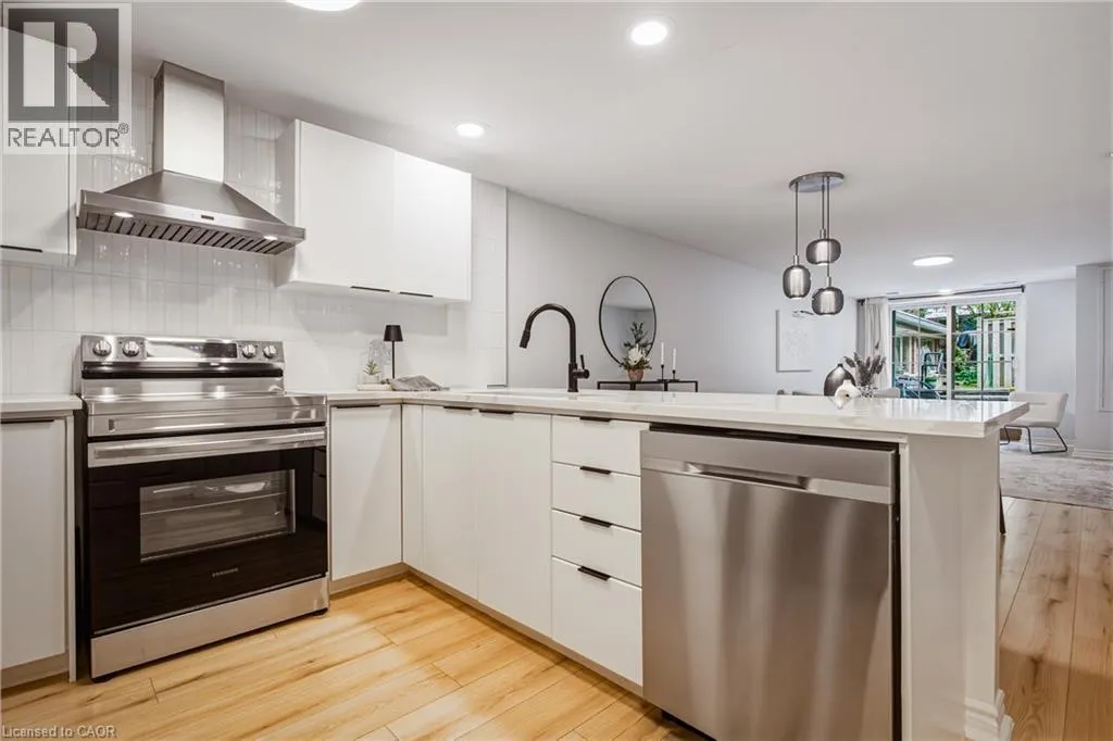 262 DUNDAS Street E Unit# 111 #111