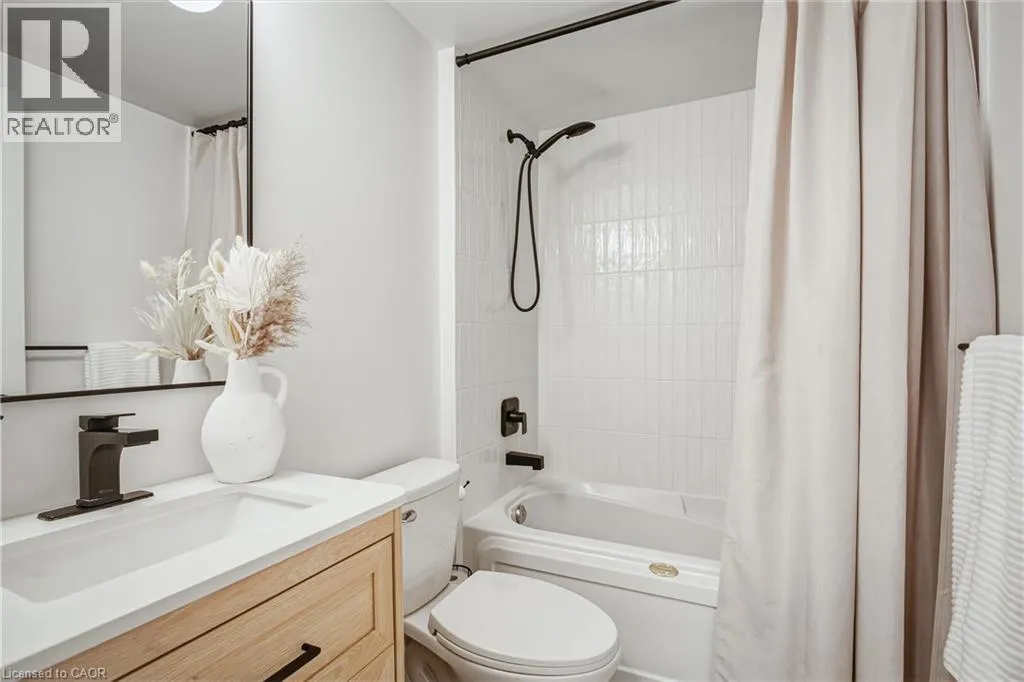 262 DUNDAS Street E Unit# 111 #111