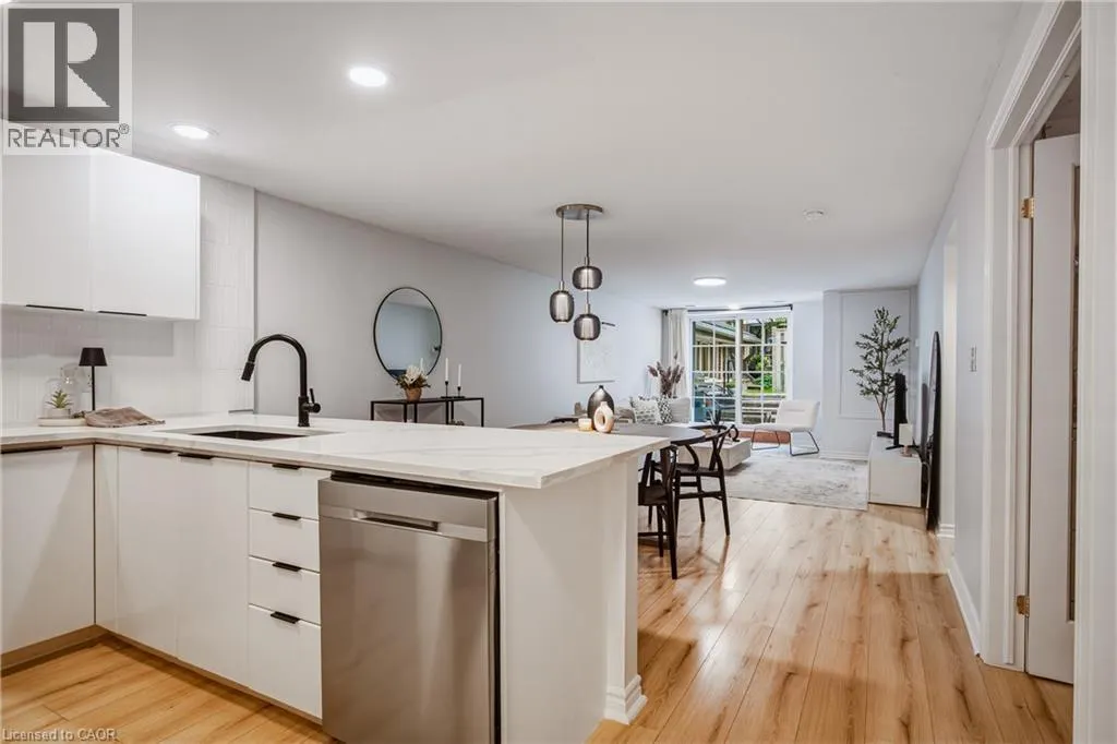262 DUNDAS Street E Unit# 111 #111