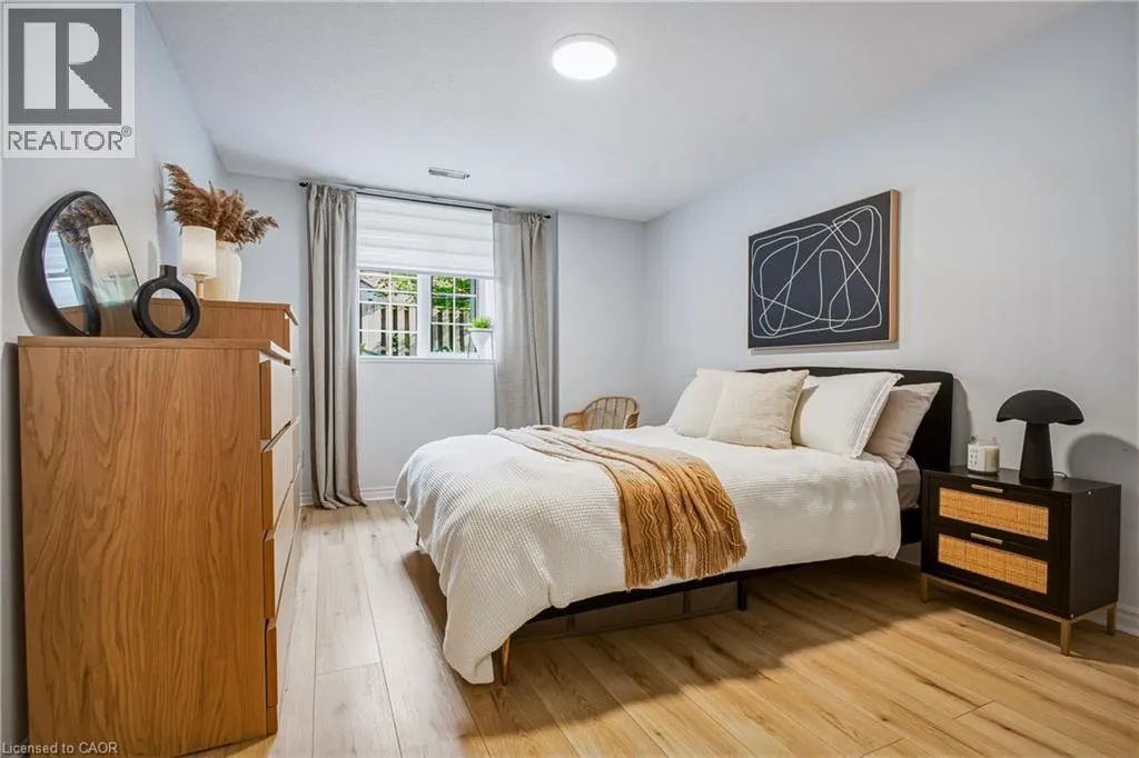 262 DUNDAS Street E Unit# 111 #111