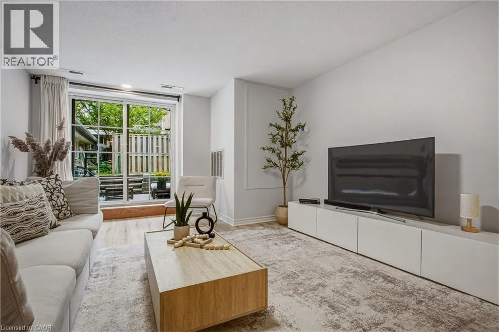 262 DUNDAS Street E Unit# 111 #111