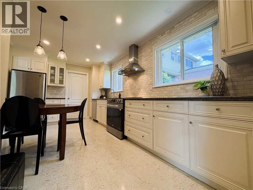 238 LAURIER Avenue