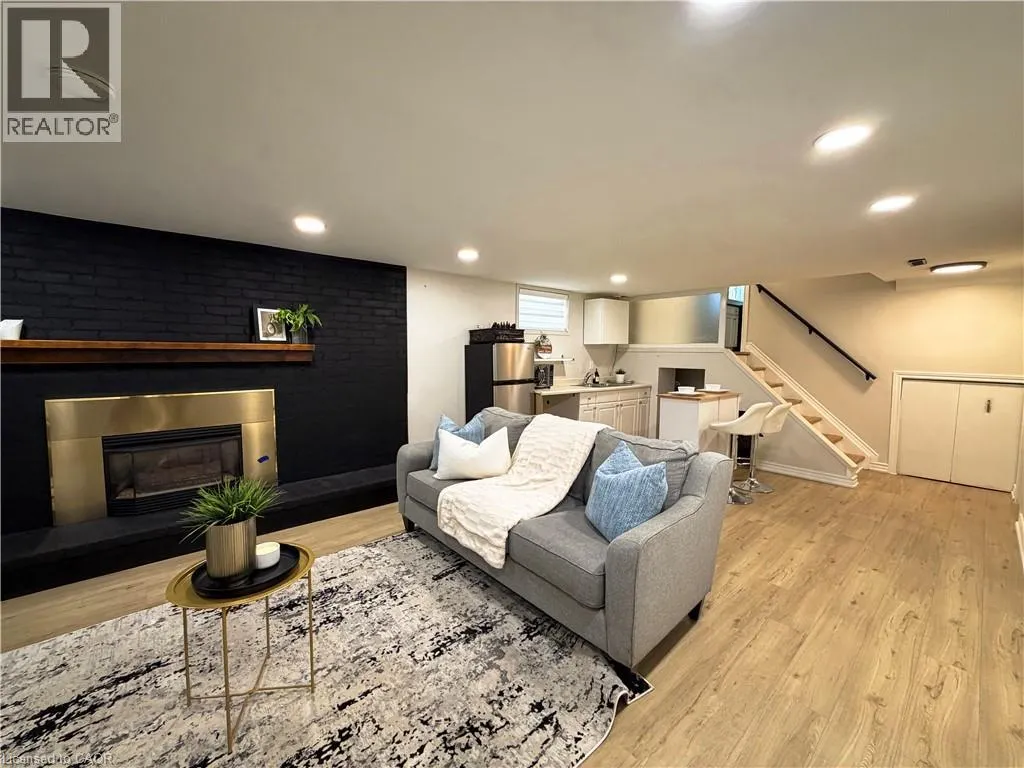 238 LAURIER Avenue