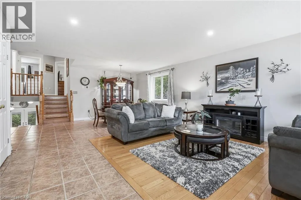 125 LANGLAW Drive
