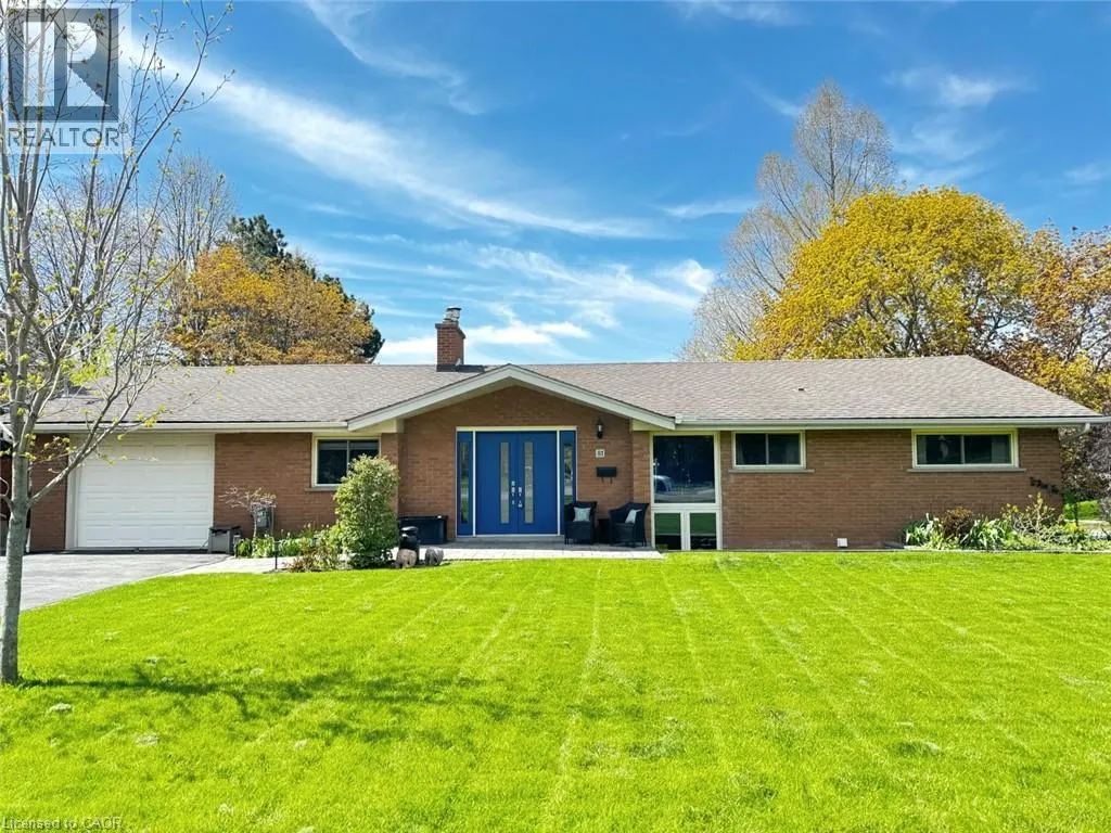 81 THOMSON Drive