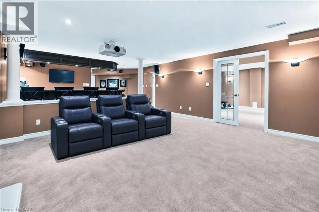123 MOORLAND Crescent