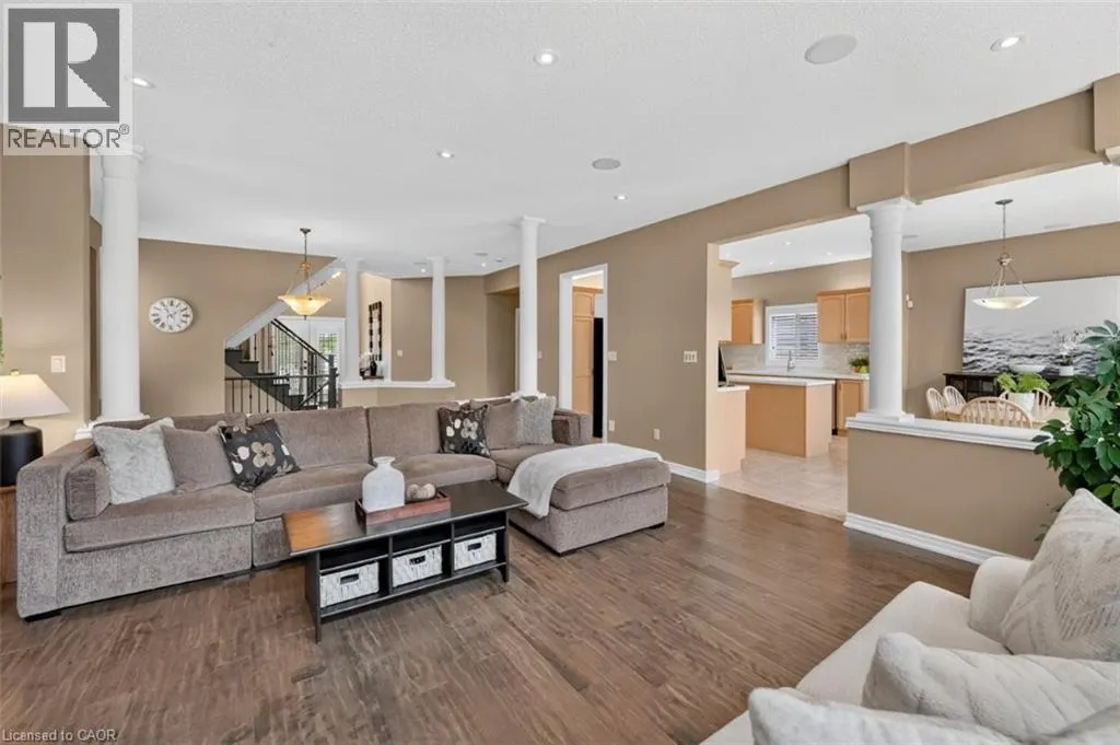 123 MOORLAND Crescent
