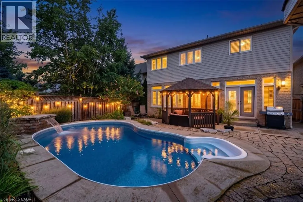 123 MOORLAND Crescent