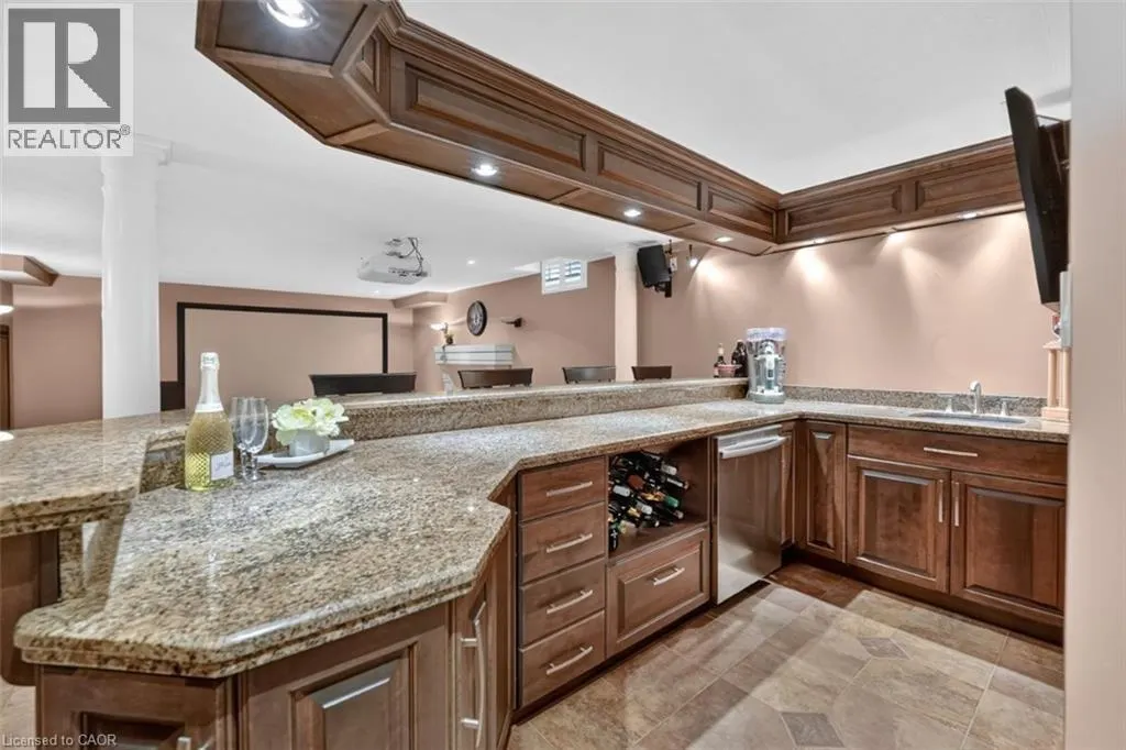 123 MOORLAND Crescent