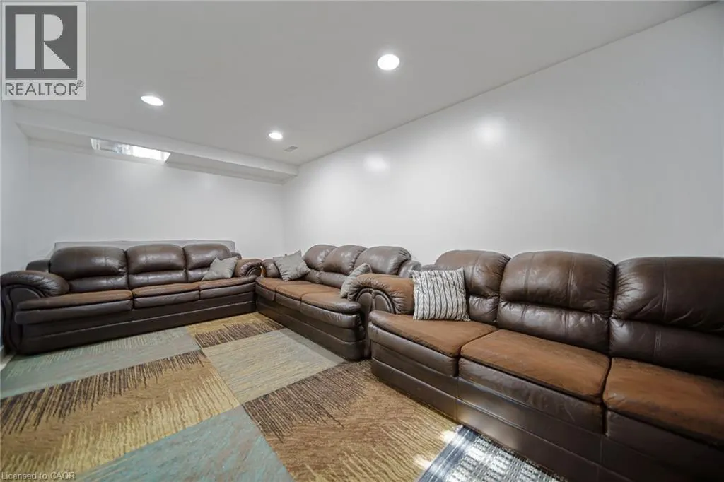 800 PARAMOUNT Drive Unit# 1 #1
