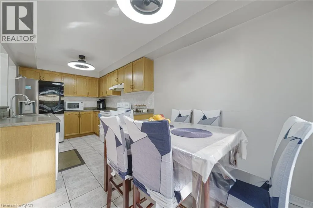 800 PARAMOUNT Drive Unit# 1 #1
