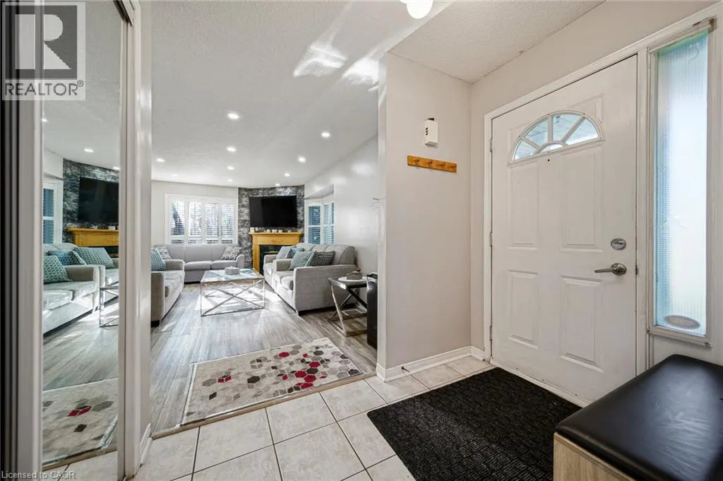 800 PARAMOUNT Drive Unit# 1 #1